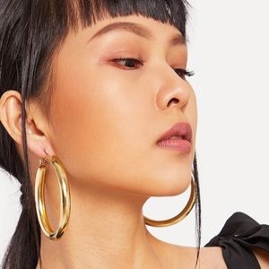 ✨ CLOSET CLEAROUT ✨ Oversized Gold Hoops